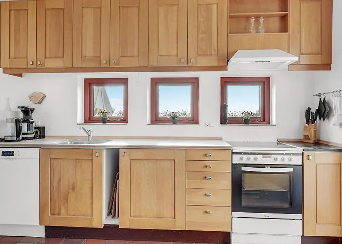 Ferienhaus Beautiful In Aakirkeby With Wifi Åkirkeby